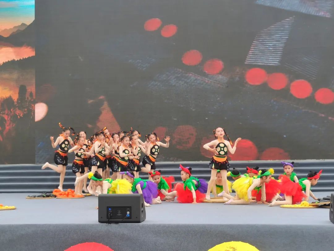 以“朱子文化”为媒!婺源县纪念朱子诞辰890周年暨晒秋赏枫文化旅游系列活动开幕式隆重举行!