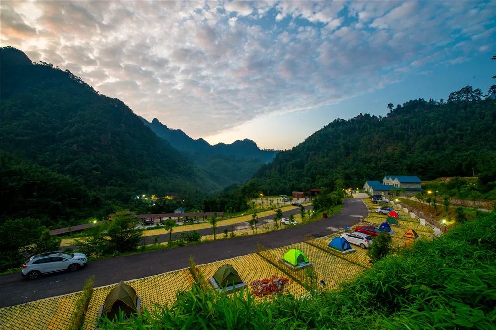 上车旅游打卡,上车打卡下车打卡