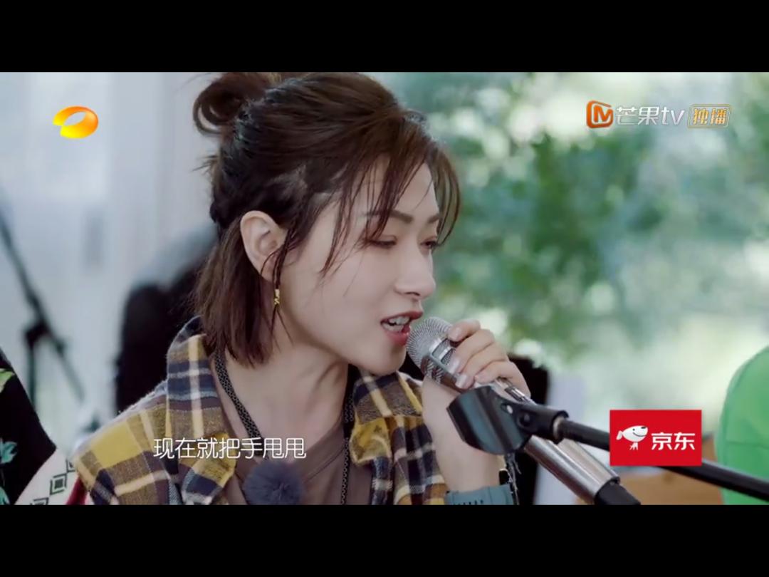 张雨绮乘风破浪初舞台采访,张雨绮唱走音