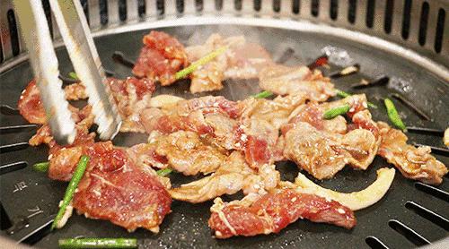 卢氏汉釜宫：海鲜、烤肉、小吃...通通不限量！豪横自助来啦！39.9元购汉釜宫单人自助餐，海鲜、烧烤、牛排、甜点...都是你的！