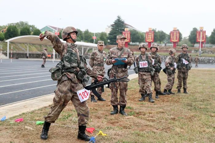 寒风中的他们完整版,寒风中他们一直在坚守