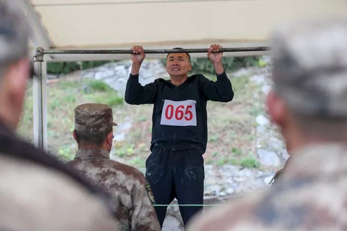 寒风中的他们完整版,寒风中他们一直在坚守