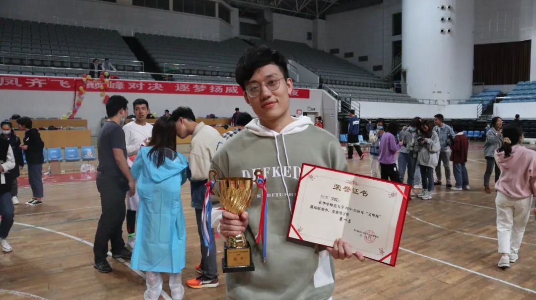 向优秀看齐向榜样靠拢,向优秀的前辈们看齐