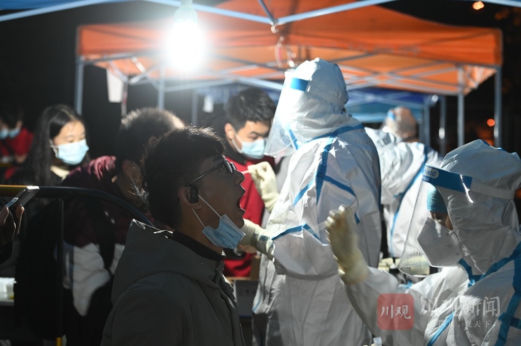 直击郫都最暖寒夜：这些身影让人泪目