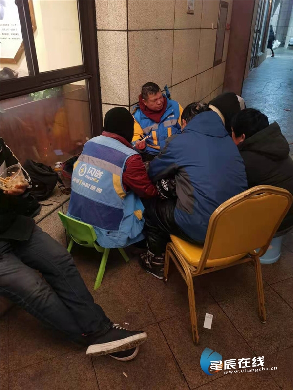 长沙外卖骑手饭菜,长沙饭店为外卖员提供免费饭菜