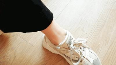 这条丝绒阔腿裤绝了，“吃肉”10斤，显高5CM！布料亮滑细腻