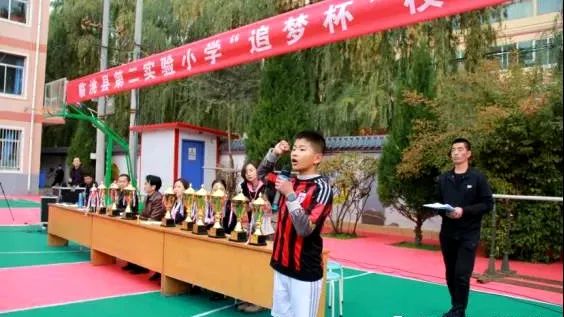 临洮县实验三小校园足球比赛,实验二小踢足球比赛直播