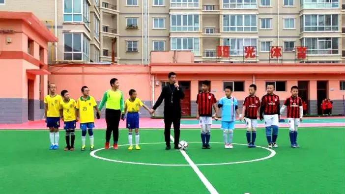 临洮县实验三小校园足球比赛,实验二小踢足球比赛直播