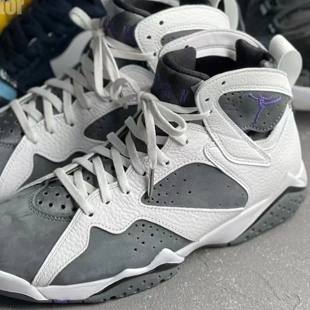 aj球鞋发布消息,红色公牛球鞋aj5