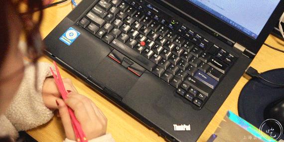 淮海路上10m²！连座位也没有的店，专卖香港“彩色点心”