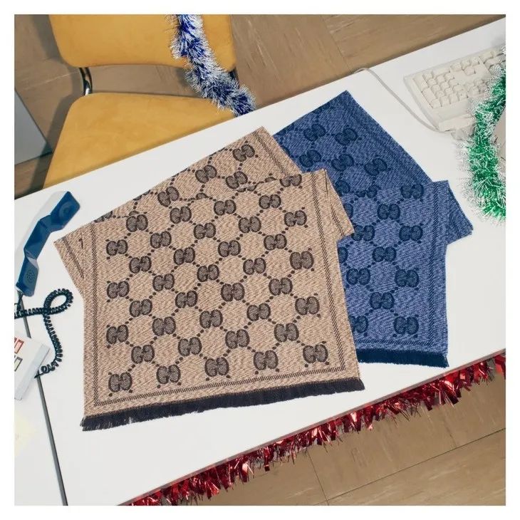 配饰狂|程潇的大牌围巾，logo特大但不显老