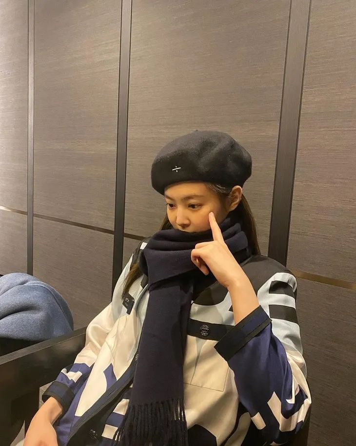 配饰狂|程潇的大牌围巾，logo特大但不显老