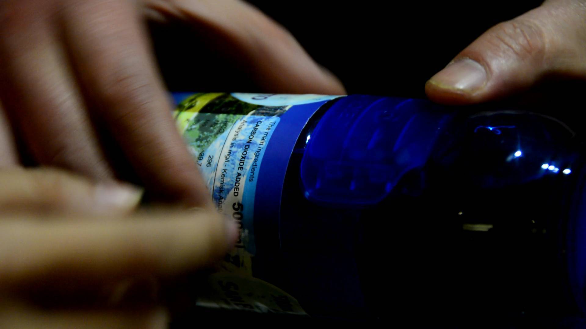 隐秘的“眼睛”⑤|记者小白接受反*拍偷**专家实地测验:酒店房间里找出8个*拍偷**摄像头她究竟有多难?