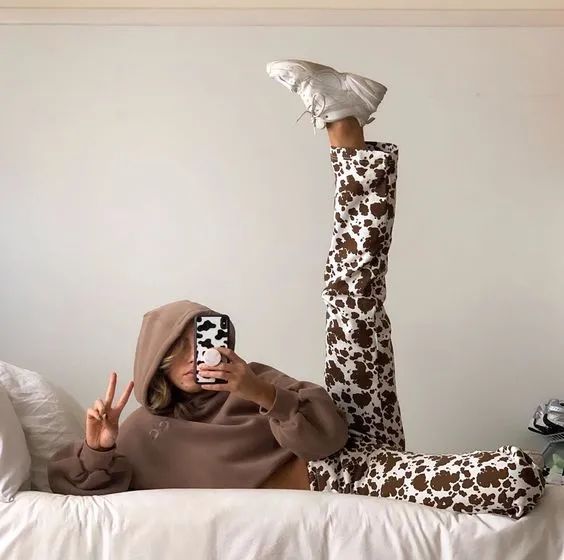 看泫雅的搭配,周冬雨泫雅撞衫