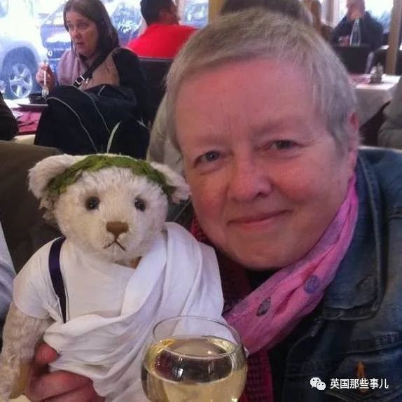 她治好12500只泰迪熊，用毛绒绒治愈自己和无数人…
