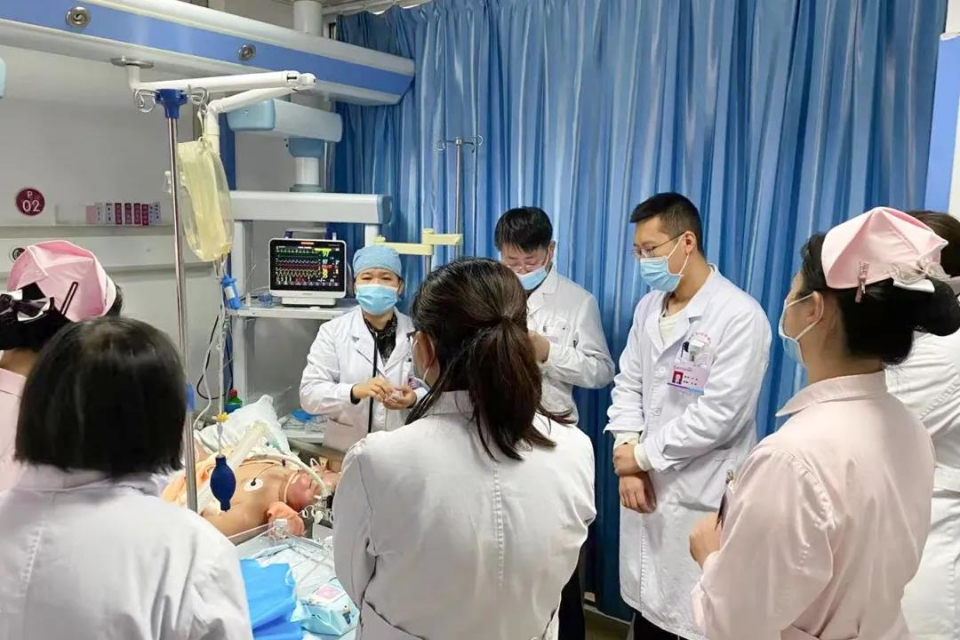 镜鉴生命——潍坊市妇幼保健院开展小儿支气管镜技术纪实