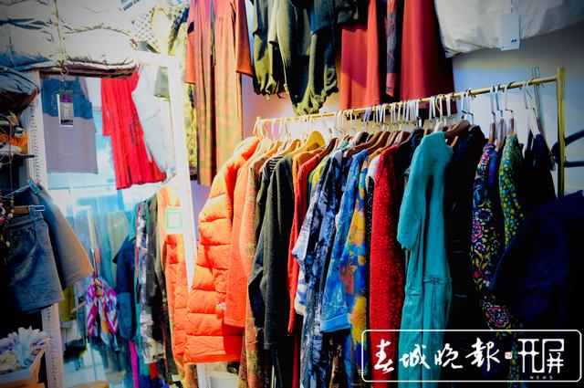 百元穿出复古风，昆明菜市场也能淘到宝？开屏记者带你现场体验