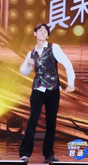 别羡慕，女明星们的蜜桃臀、直角肩，背后可能暗藏玄机