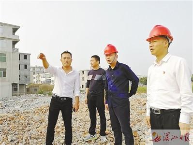 一线服务征迁提速——从新度镇港利片区全面展开房屋拆除看*党**员干部攻坚项目新气象