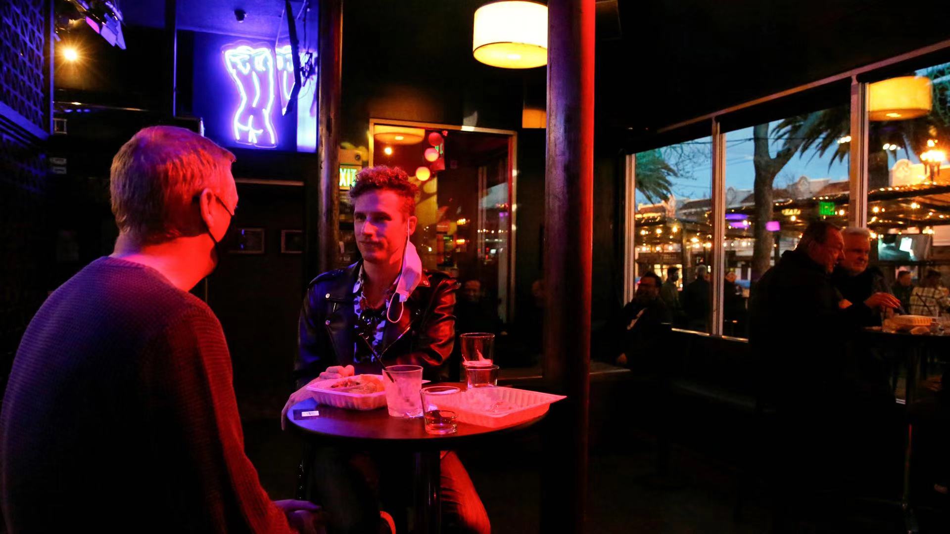 如今仅剩15家！40年前全美女同性恋酒吧多达200家