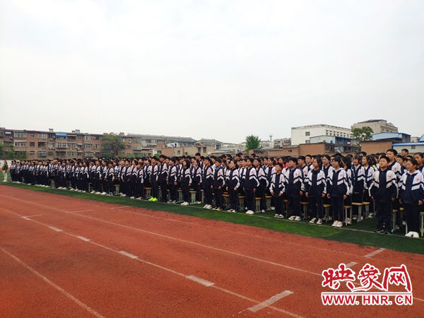 彰今日典范扬明日风帆开封十四中顺河校区召开综合表彰大会