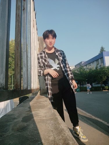 他是杂志约稿人毕业之后去支教