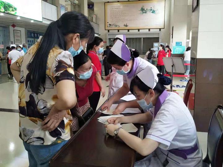 湖口县中医医院:红色公益行,回报桑梓情