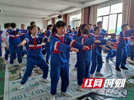 百年伟业红心向*党**长沙这所中学颂歌致敬*党**的百年华诞