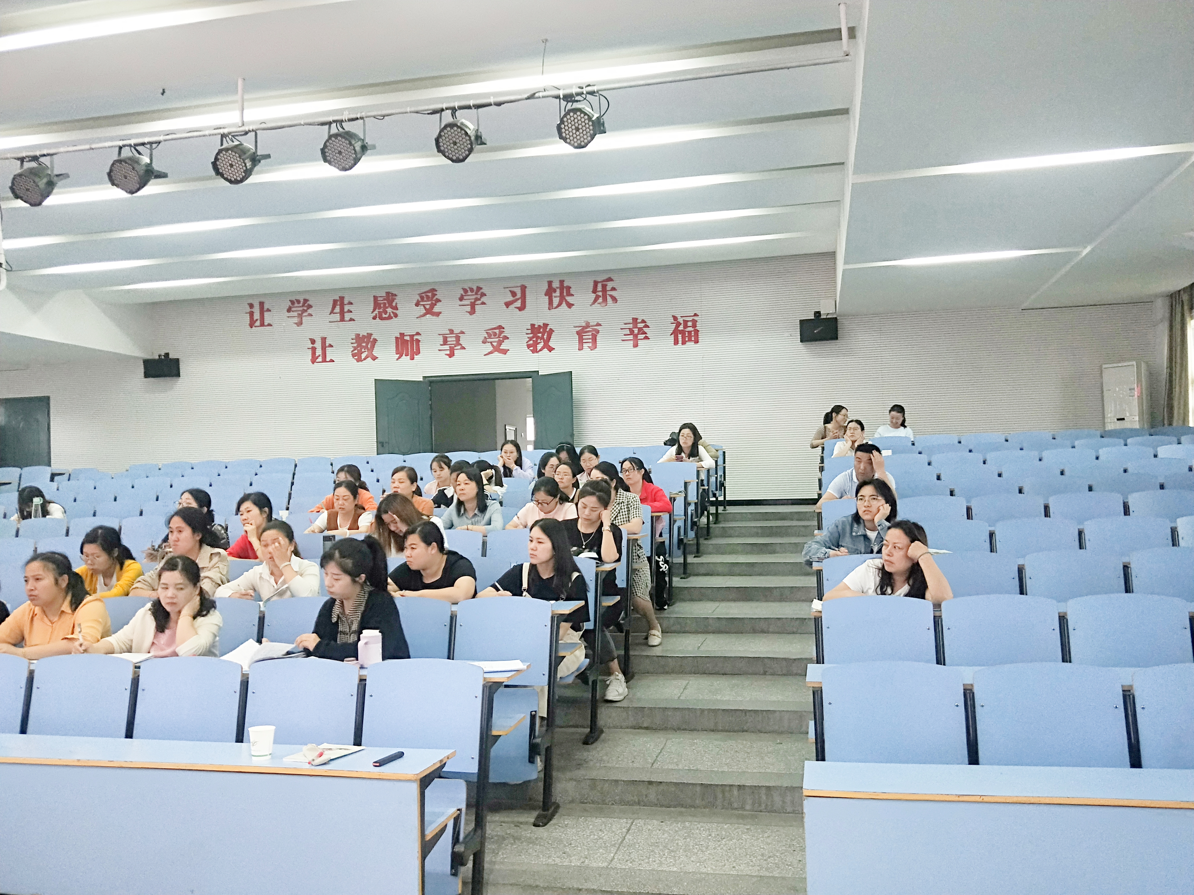 聚焦素养脚踏实地 齐头并进共同成长——记湖口县第二小学语文素养大赛之赛课活动