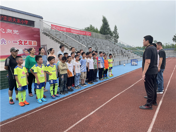 学校足球特色活动发展,足球进校园训练明细