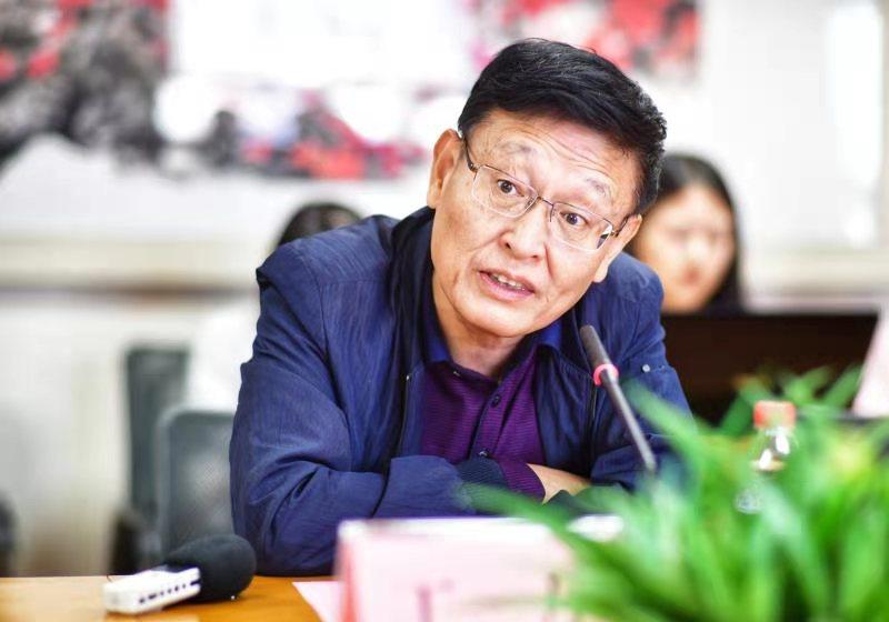 聚焦精气神激发新活力演讲,聚焦两会精神激发奋进动力