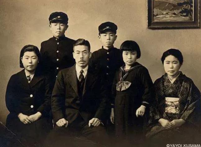 草间弥生本人,草间弥生个人简介