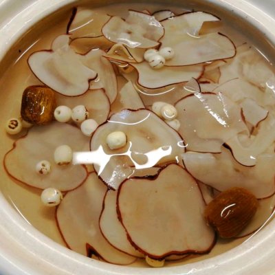 广东海底椰鲍鱼煲鸡汤,海底椰芋头鸡汤