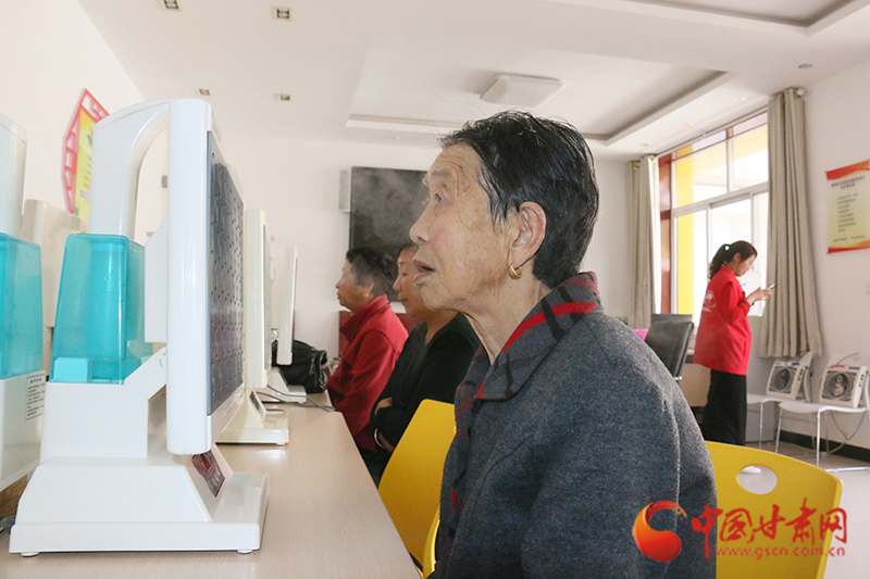 社区书记做群众的贴心人,当好服务群众的贴心人