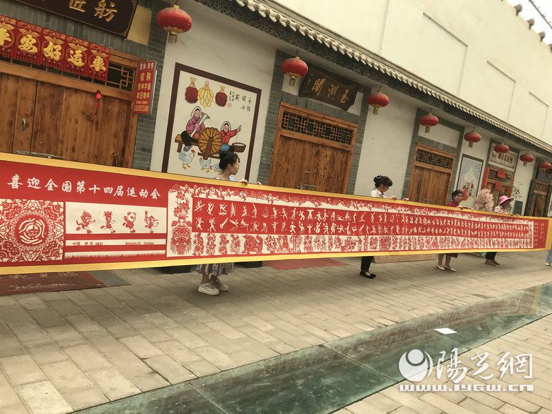 西安鄠邑区剪纸传承人,陕西西安的剪纸艺术家杨彩霞