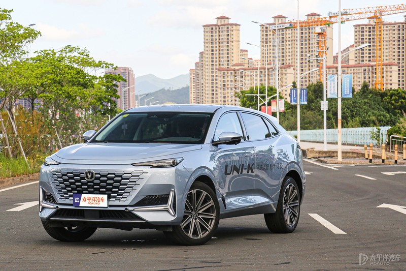 长安uni-k和长安cs75plus哪个好,长安uni-k车怎么样值得买吗