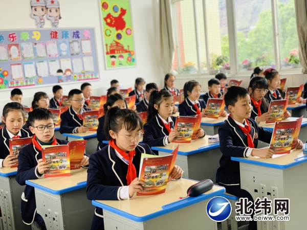 学百年党史践初心使命的专题党课,回眸百年党史感悟初心使命党课