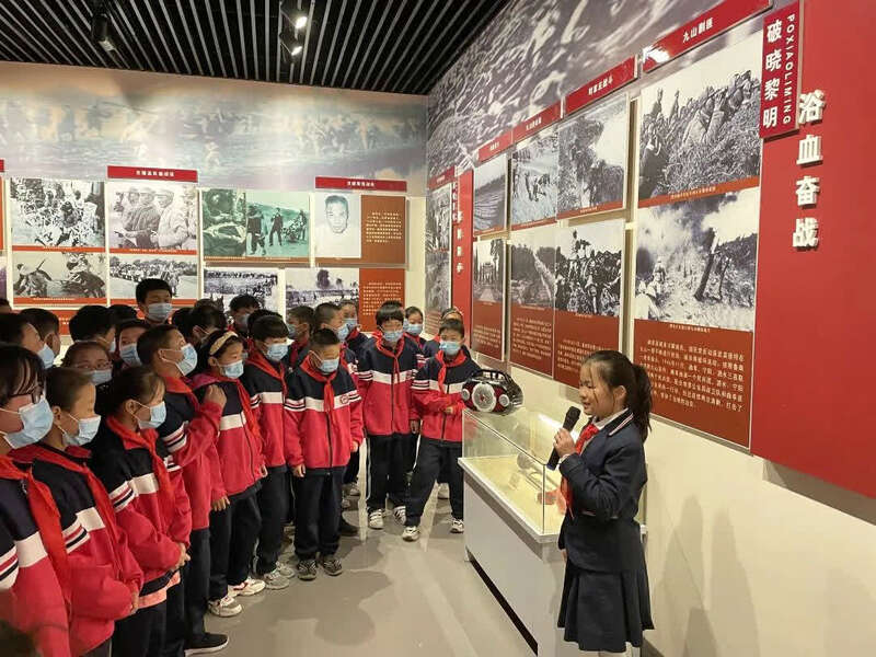 追忆峥嵘岁月重温建党风采团课,团课以青春之眼观建党百年的意义