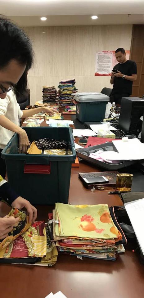 15楼财经|上千条大牌丝巾被法拍曝光银行大案市场推广经理侵占公款2千万