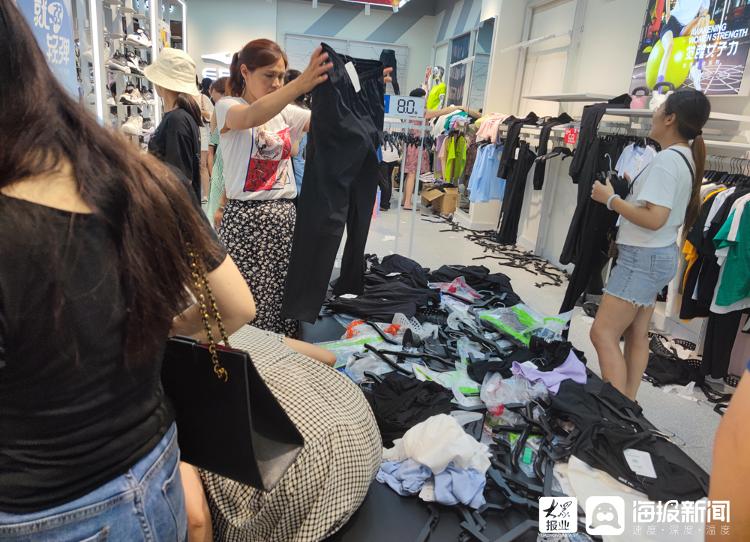 聊城鸿星尔克店人气火爆,聊城鸿星尔克官方旗舰店