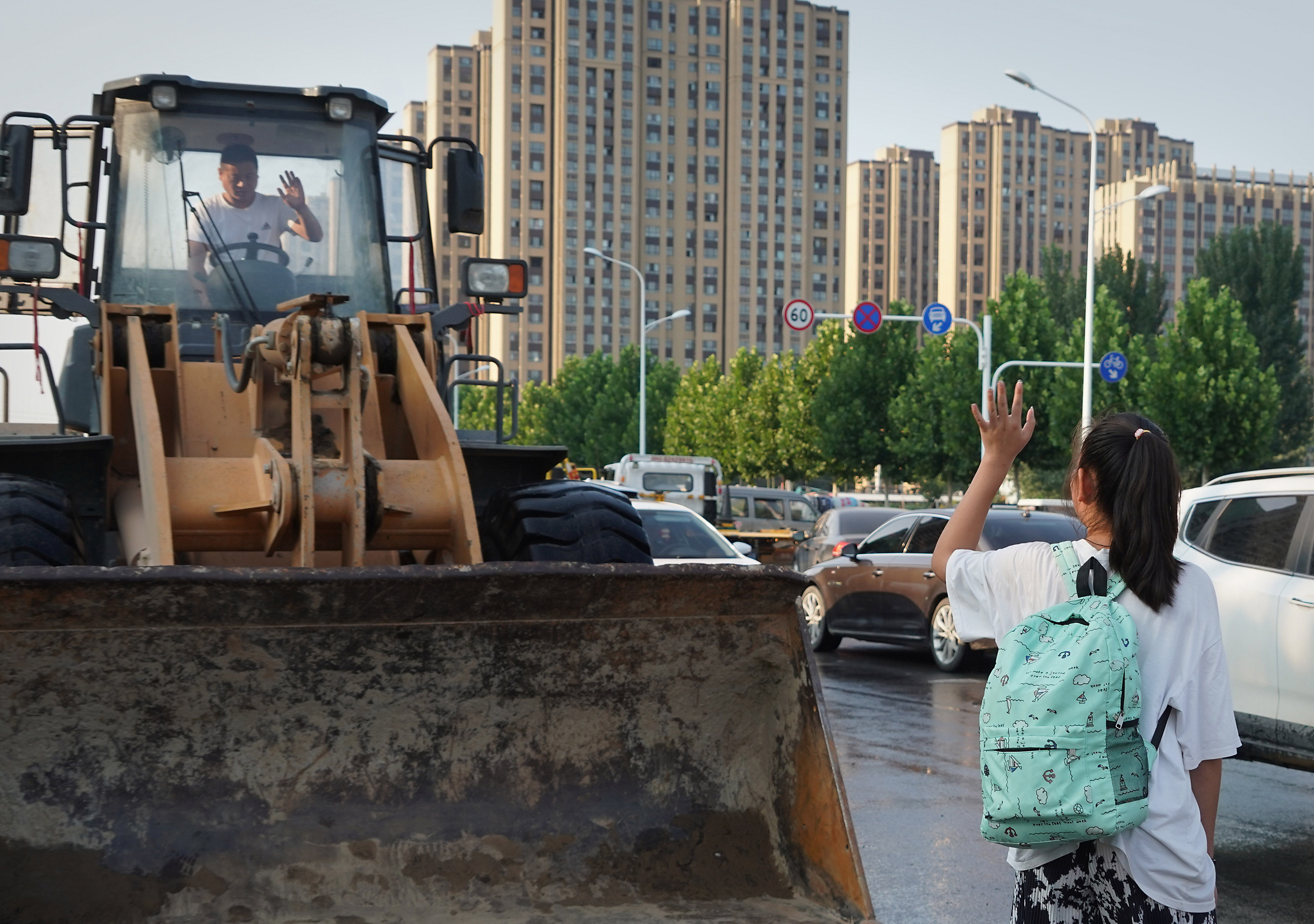 铲车英雄刘兵,铲车英雄刘松峰采访