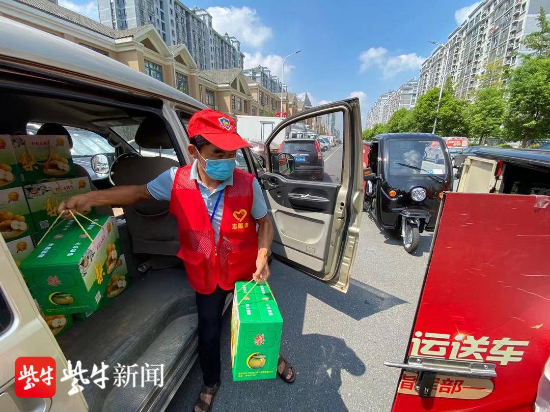 对接物资链,这些志愿者们做起了“代购”和“闪送”