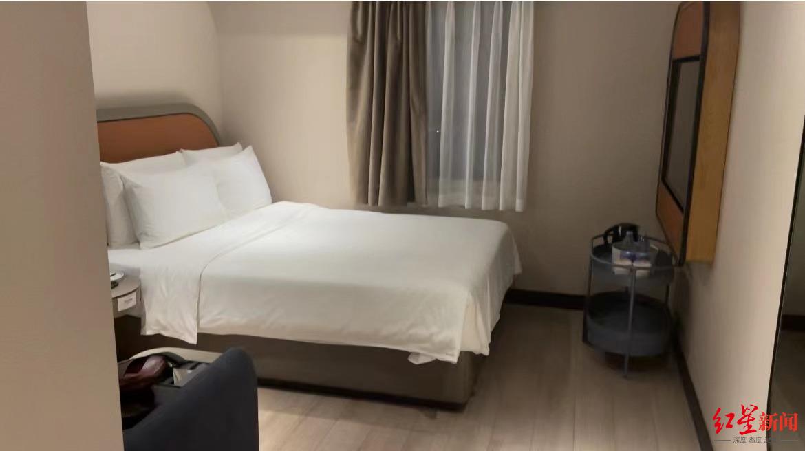 女住客独自登记入住，陪同男性能补办一张房卡吗？我们暗访了三家酒店，有一家两分钟就给办了