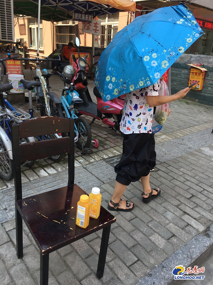 疫线临时党支部党旗飘扬显担当,疫情防控服务站临时党支部