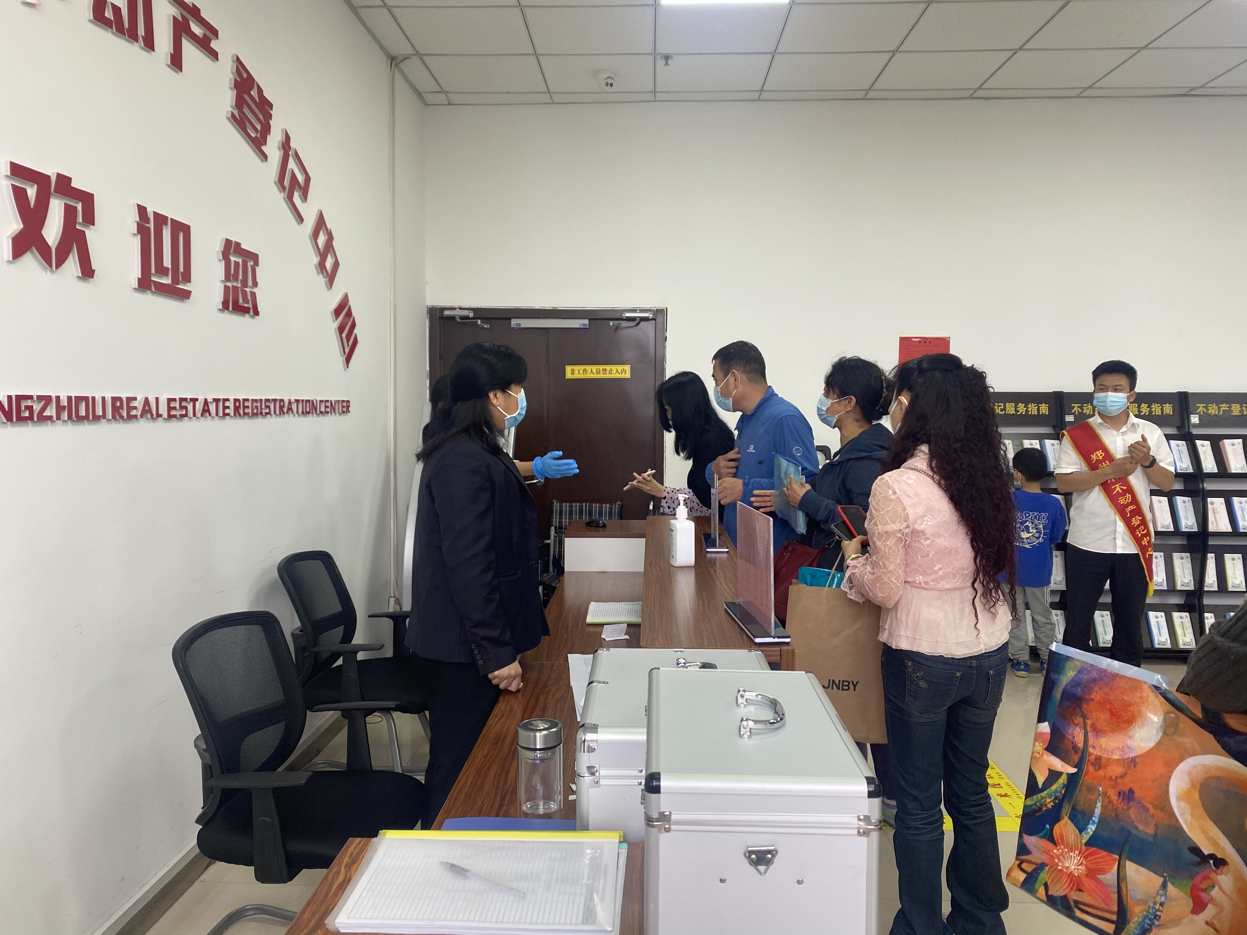 房屋地址没有录入户籍系统,户口与居住地不一致怎么上小学