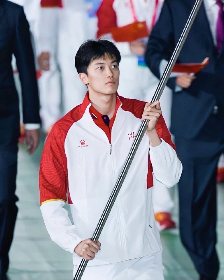 运动员穿的什么中国品牌,中国运动员穿的衣服品牌