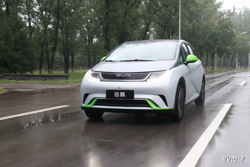 纯电续航420公里的比亚迪海豚提车,新能源汽车比亚迪海豚电动汽车