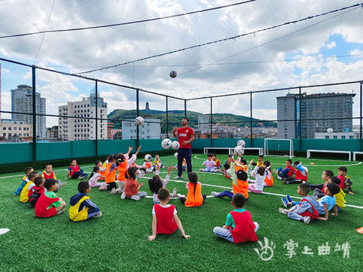 曲靖市区免费足球场,曲靖儿童足球训练