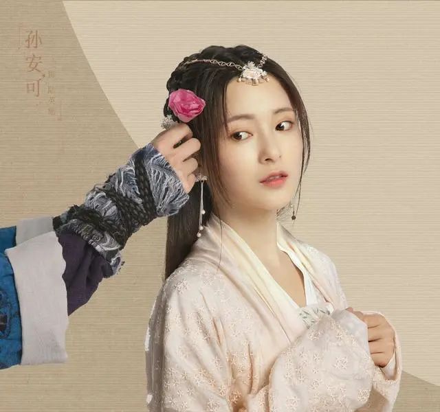 拜托给赵露思们好好梳下头