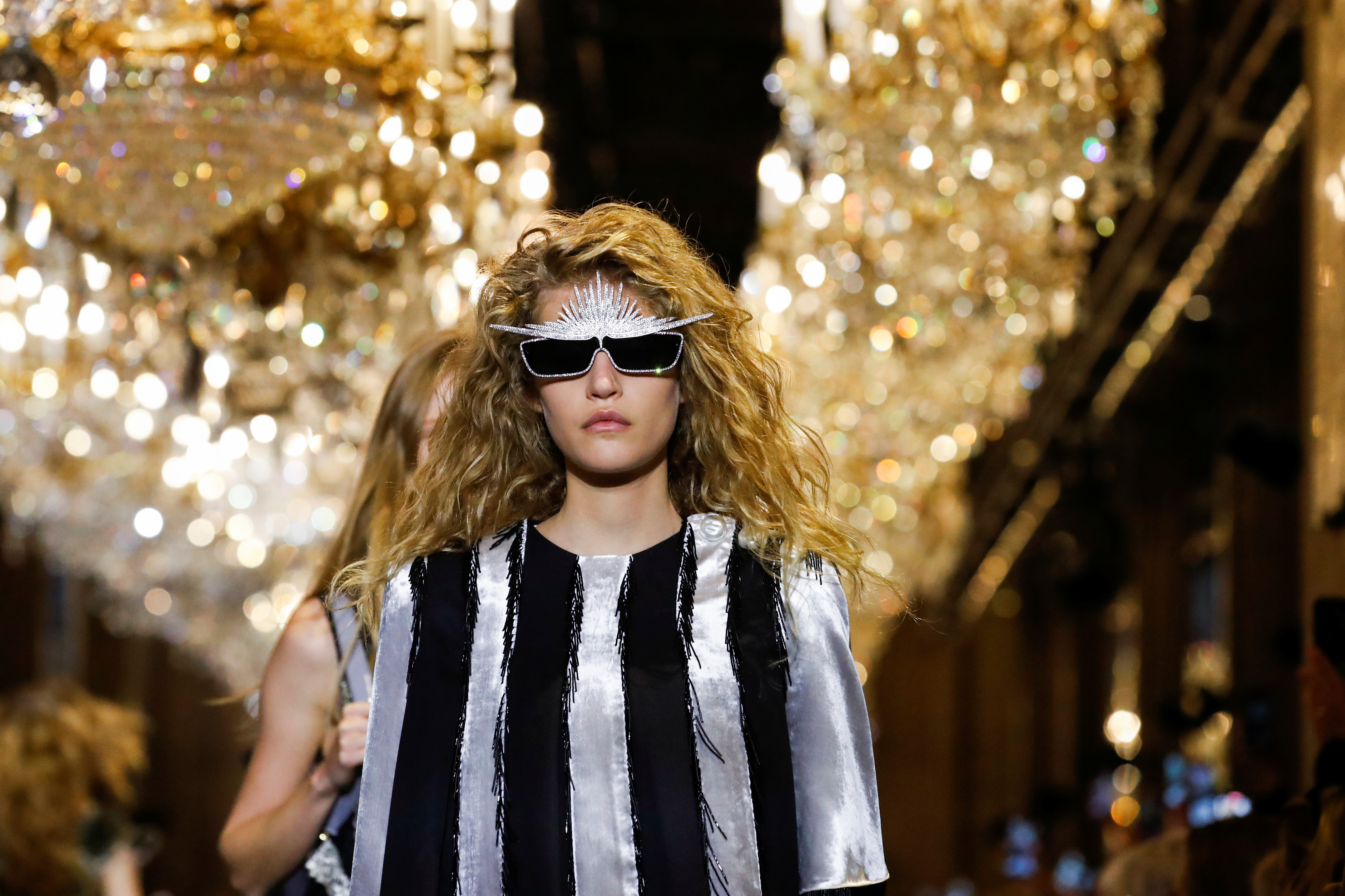 巴黎时装周路易威登2022春夏女装,巴黎时装周成衣秀